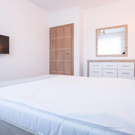 Serene Flat Apartment Oradea Bagian luar foto