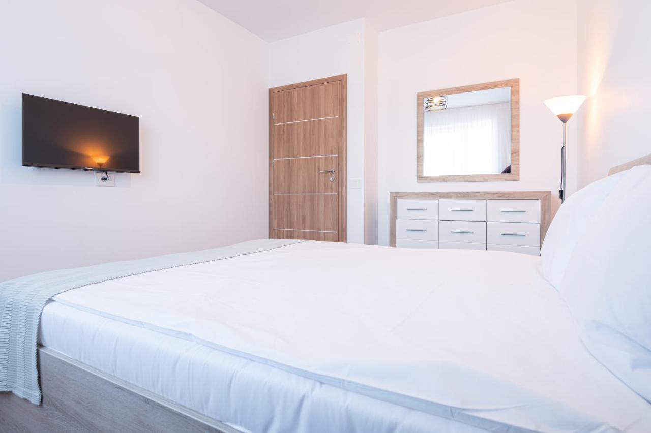 Serene Flat Apartment Oradea Bagian luar foto