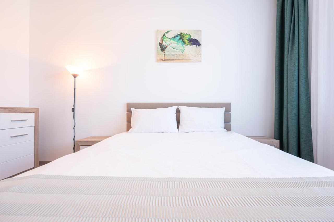 Serene Flat Apartment Oradea Bagian luar foto