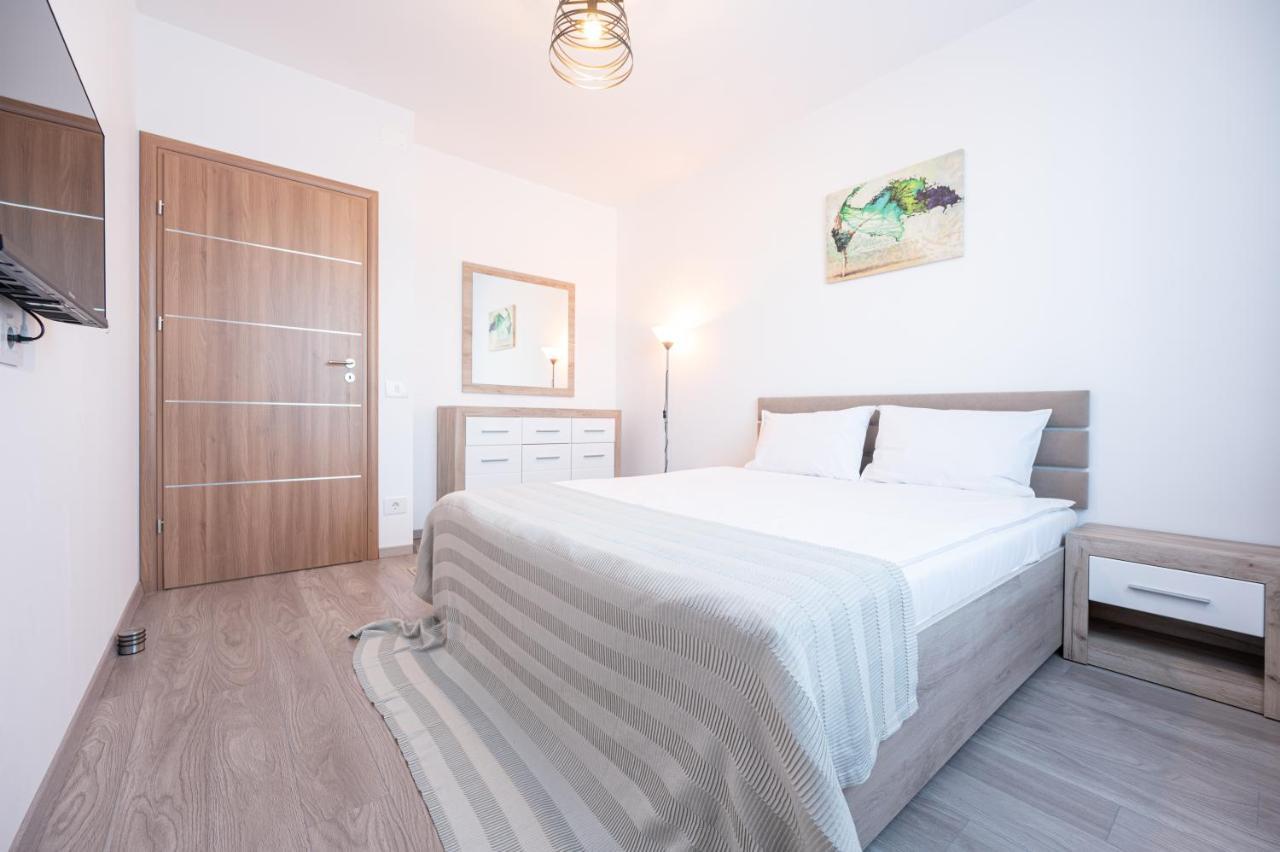 Serene Flat Apartment Oradea Bagian luar foto